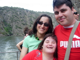 César, Noe y Estrella en el barco